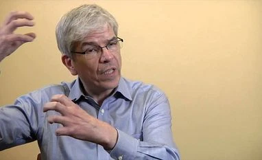 World Bank chief economist Paul Romer quits after Chile ranking row Economist Paul Romer. In the past, Romer has been critical of central banks and policy makers, saying that the models they use are flawed