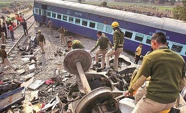 120 killed in UP train derailment Photo: PTI