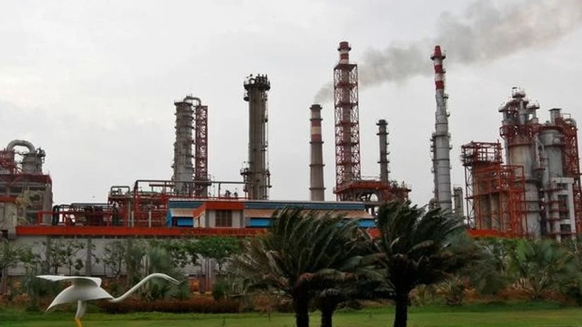 Representative image of an oil refinery oil, crude, gas, refinery, plant