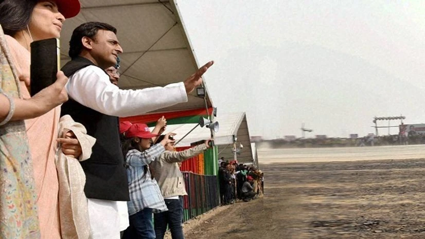 Uttar Pradesh Chief Minister Akhilesh Yadav (second from left) during the inauguration of the Agra-Lucknow Expressway in Unnao. A part of the expressway has been reinforced with concrete to offer landing and takeoff facilities to fighter planes Agra-Lucknow expressway