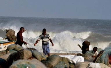 Cyclone with wind speed of 155-165 kmph may hit WB-Odisha coasts on May 26 Cyclone with wind speed of 155-165 kmph may hit WB-Odisha coasts on May 26