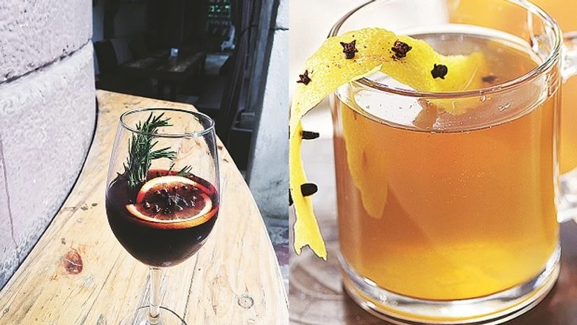 Red mulled wine (Left) & Spiced apple toddy Red mulled wine (Left) & Spiced apple toddy