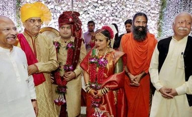 Uddhav Thackeray, Rajnath Singh meet RSS chief Mohan Bhagwat marriage, wedding, RSS,