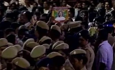 Tamil Nadu cops asked to report for duty by 7 am on Monday Tamil Nadu, Jayalalitha, Amma