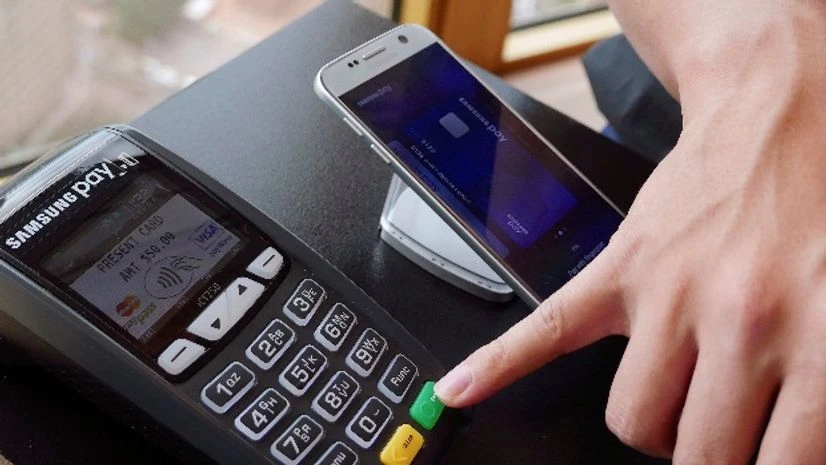 E-commerce market to touch $33 bn in FY18: Govt E-commerce market to touch $33 bn in FY18: Govt