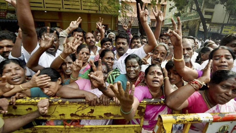 Supporters of Tamil Nadu Chief Minister Jayalalithaa cry in front of Apollo hospital, in Chennai on Monday Supporters of Tamil Nadu Chief Minister Jayalalithaa cry in front of Apollo hospital, in Chennai on Mon