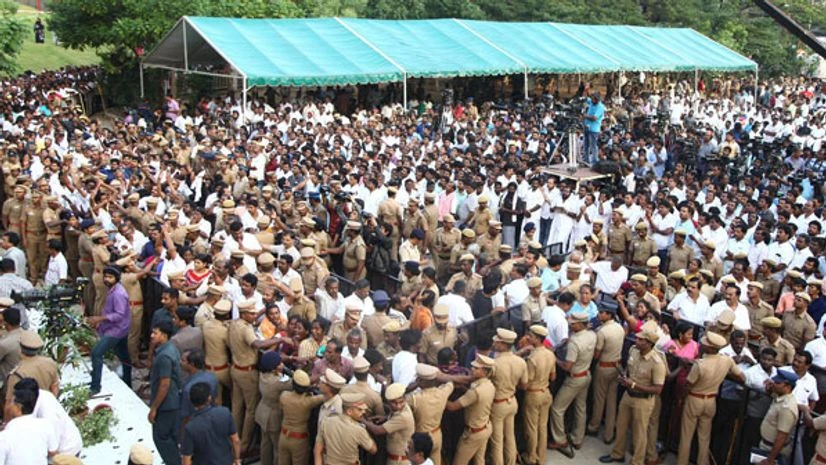 Thousands of people gather at Rajaji Hall in Chennai to pay their last respect to late Tamil Nadu Chief Minister J Jayalalithaa. Thousands of people gather at Rajaji Hall in Chennai to pay their last respect to late Tamil Nadu Chief Minister J Jayalalithaa.