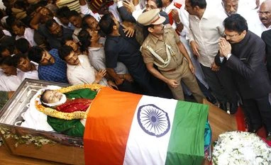 Jayalalithaa to be laid to rest at Marina Beach on Tuesday Jayalalithaa's body lies in Chennai at Rajaji Hall to enable public pay their homage
