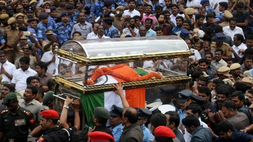 J Jayalalithaa, funeral, Tamil Nadu, Marina Beach, Rajaji Hall, mourners J Jayalalithaa, funeral, Tamil Nadu, Marina Beach, Rajaji Hall, mourners