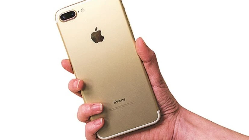 Mobile madness Mobile madness, Apple iPhone 7s/8, Samsung Galaxy S8 edge/X, Nokia’s Android handsets, OnePlus 4, Microsoft Surface Phone