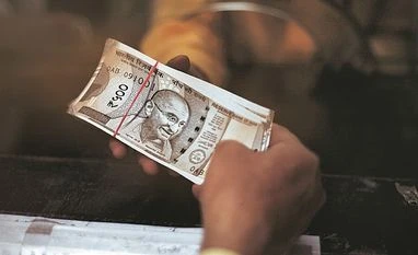 Pay Rs 150 after 4 cash transactions in a month at HDFC Bank, ICICI, Axis new Rs 500 currency notes