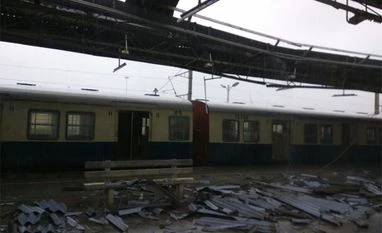 Cyclone Vardah keeps Andhra Pradesh on high alert; over 9,400 evacuated Cyclone Vardah