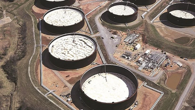 Oil falls as signs of US output rise overshadow OPEC Oil falls as signs of US output rise overshadow OPEC