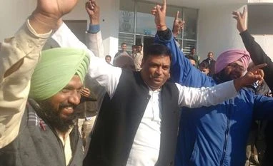 BJP-SAD alliance sweeps Chandigarh civic poll, wins 20 wards SAD-BJP supporters celebrate party's win in Chandigarh Municipal Corporation elections. Photo: Twitter (@ANI_news)