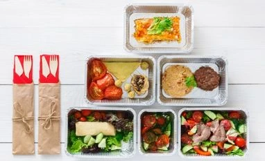 How food tech start-ups earn margins through kitchen model food, delivery, freshmenu, faasos,