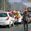 Street vendors, Santa Claus, selling, Amritsar, Christmas holidays