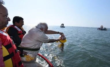 PM Modi performs 'jalpujan' for Shivaji memorial, Uddhav joins him Prime Minister Narendra Modi performing jalpujan for Shivaji memorial. Photo: Twitter (@PIB_India)