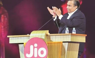 Shock and awe: Note ban, Jio launch, GST & other headline grabbers of 2016 #2016@shock&awe: Headline Grabbers of 2016