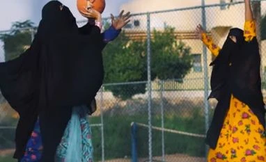 This video of women skateboarding in burqas has scandalised Saudi Arabia Hwages