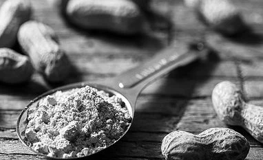 Pass the peanuts around: Eating a handful could cut risk of heart disease Peanut