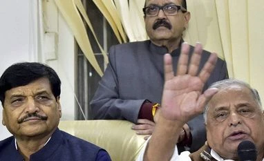 I'm SP chief, party symbol should stay with me: Mulayam to EC SP supremo Mulayam Singh Yadav with party leaders Amar Singh and Shivpal Yadav