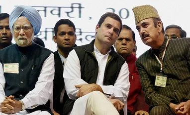 <i>Achche din</i> only when Congress returns to power in 2019: Rahul Congress vice president Rahul Gandhi with former Prime Minister Manmohan Singh and party leader Ghulam Nabi Azad at the party's Jan Vedna Sammelan at Talkatora Stadium in New Delhi