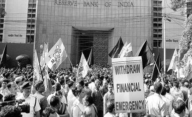 As Rose Valley resurfaces, the tide turns against TMC Members of the Trinamool Congress protest against the Centre’s demonetisation drive in front of the Reserve Bank of India in Kolkata