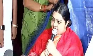 Jayalalithaa's niece Deepa Jayakumar announces entry into politics Jayalalithaa's niece Deepa Jayakumar announces entry into politics