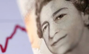 Sterling rebounds 1% on reversal of proposed tax cut plan; yen weakens Sterling, Pound