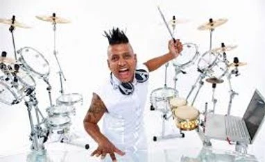Meet Indian American DJ Jakhotia who's performing at Trump's inauguration DJ Ravidrums had performed at the 2009 Oscars where two nominated songs had come from ‘Slumdog Millionaire’.