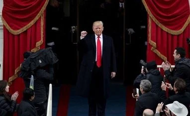 In Oval office, Trump signs first executive order on Obamacare Donald Trump