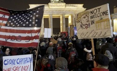 Trump ban leaves 12-year-old girl facing return to war-torn Yemen protest, Donald Trump, Trump, US, election, president, inauguration