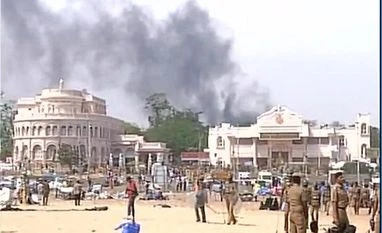 Tension prevails as Jallikattu protestors set police station on fire Triplicane
