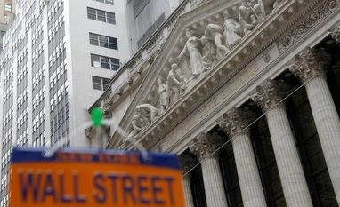 Tech stocks power Wall St indexes to fresh record-highs; Netflix up 3% Tech stocks power Wall St indexes to fresh record-highs; Netflix up 3%