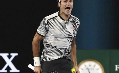 Federer pips Nadal to win Australian Open Federer