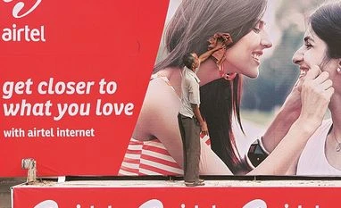 Data war: Airtel takes on Jio by offering 10 GB free data to postpaid users Airtel