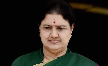 Sasikala at Jaya memorial, places envelope 'with MLAs list' AIADMK General Secretary V K Sasikala (Photo: PTI)