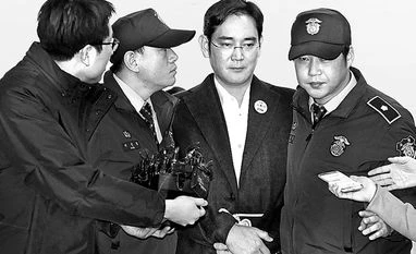 Samsung scion follows father's path in scandal, too Samsung