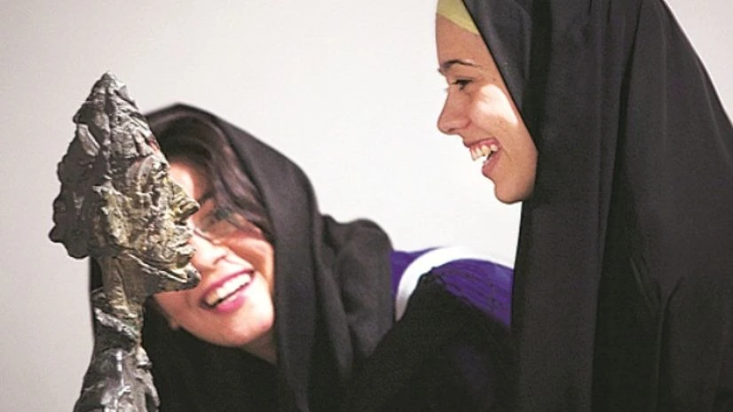 Iranian women at a museum in Tehran (Photo: Reuters) Iranian women at a museum in Tehran (Photo: Reuters)