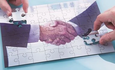 Sinclair Broadcast nears deal for Tribune Media: Sources Sinclair Broadcast nears deal for Tribune Media: Sources