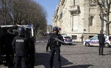 1 hurt in letter bomb blast at IMF's Paris office IMF