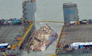 Sunken South Korean passenger ferry lifted after 3 years Korean ferry