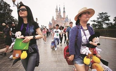 Disney World puts COVID-19 vaccination mandate policy on hold Disney Resort