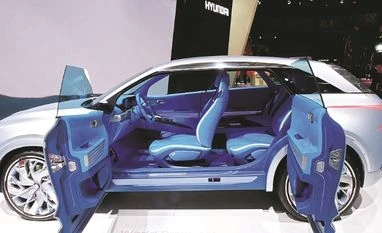 Hyundai seeks to renew fuel-cell car push with long-range SUV Hyundai, Hyundai Motors, Fuel Cell
