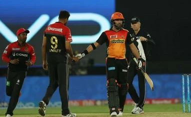 Yuvraj sizzles as Sunrisers Hyderabad post 207/4 vs RCB in opener Yuvraj Singh, Aniket Choudhary, Srinath Aravind, IPL 10, IPL