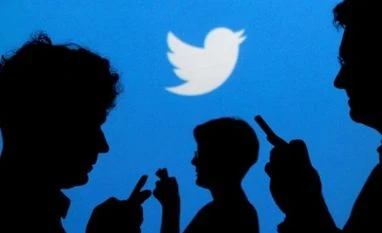 Twitter and Bloomberg join hands to stream news 24/7 Twitter, Bloomberg join hands to stream news 24/7