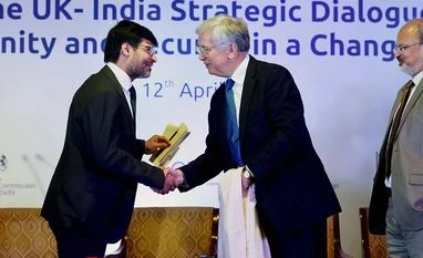 UK offers tech transfer to India for weapons production UK, Britain, India, Michael Fallon, Fallon,