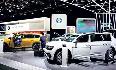 Automakers raise the stakes in SUVs as Trump vows to ease fuel rules us automakers, cars