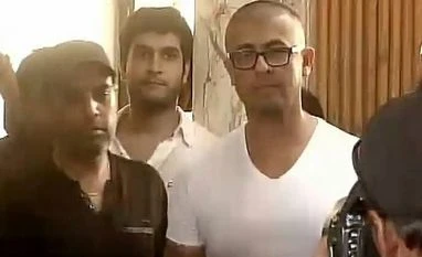Sonu Nigam shaves off his head after azaan row, says he is not anti-Muslim Sonu Nigam