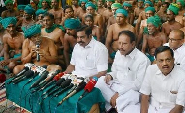 Tamil Nadu farmers suspend protest till May 25 after CM's assurance Edappadi Palaniswami, Farmers protest